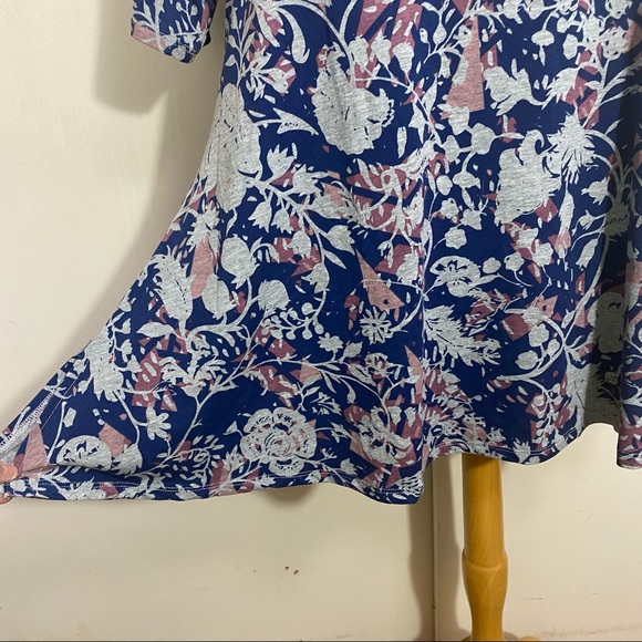 LULAROE NWT floral print fit & flare perfect tee. M Polyester knit. Long length. - Picture 2 of 12